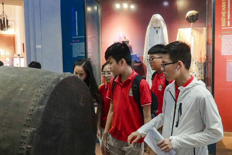 Ngược dòng thời gian trở về cội nguồn qua chuyến tham quan Bảo tàng Lịch sử Việt Nam