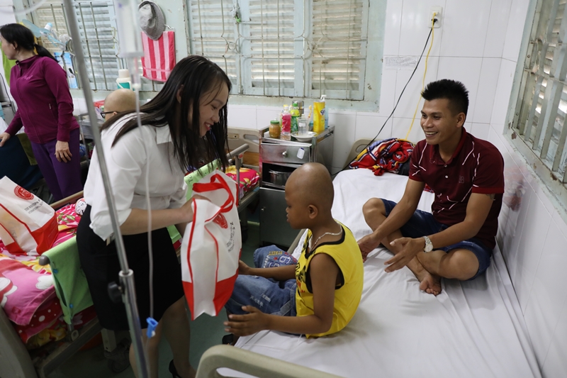 Hearts Connection: Trao món quà sự sống đến các bệnh nhi ung thư tại Bệnh viện Nhi Đồng 2