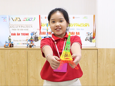 WASSers learn how to build the Eiffel Tower with a 3D Pen.