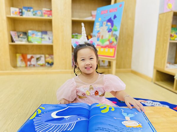 tuan-le-sach-tai-tay-uc-dua-hoc-sinh-den-the-gioi-qua-tung-trang-sach