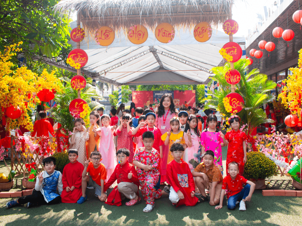 enjoying-the-lunar-new-year-across-three-regions-and-welcoming-the-year-of-the-dragon-2024