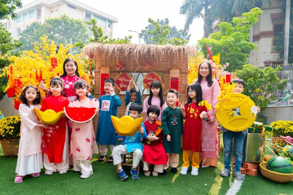 tung-bung-don-tet-cung-le-hoi-mua-xuan-ron-rang