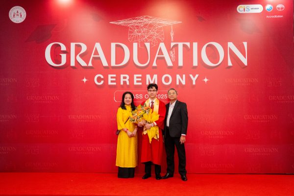 wace-international-be-phong-dua-thuan-thanh-chinh-phuc-dai-hoc-my-top-dau