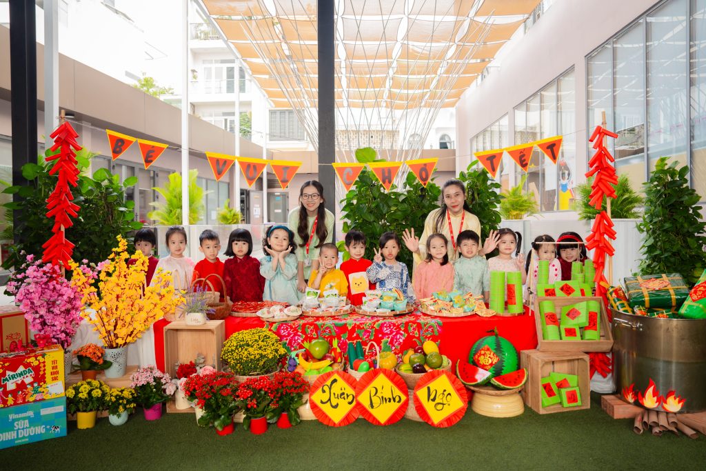 ron-rang-sac-xuan-cung-chuoi-hoat-dong-chao-don-tet