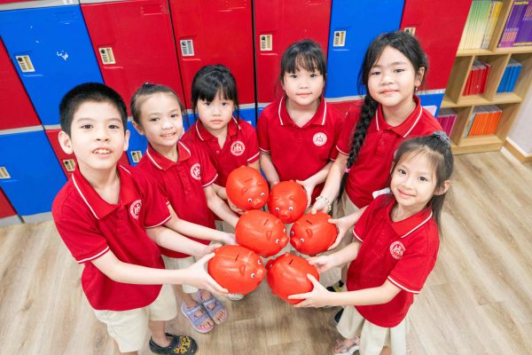 lan-toa-yeu-thuong-tu-nhung-hanh-dong-nho-be