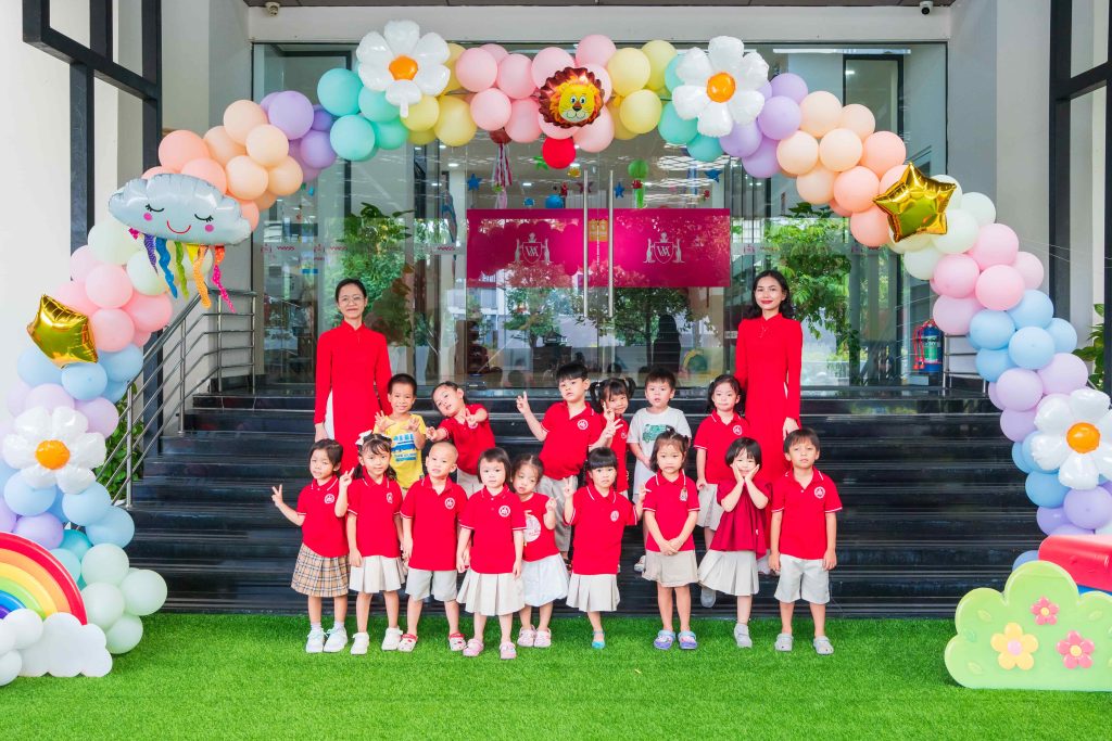 first-day-of-school-wassers-ron-rang-chao-don-nam-hoc-moi